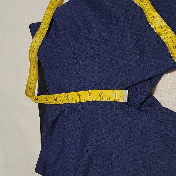 Prana blue patterned capris size extra small - Picture 3 of 8